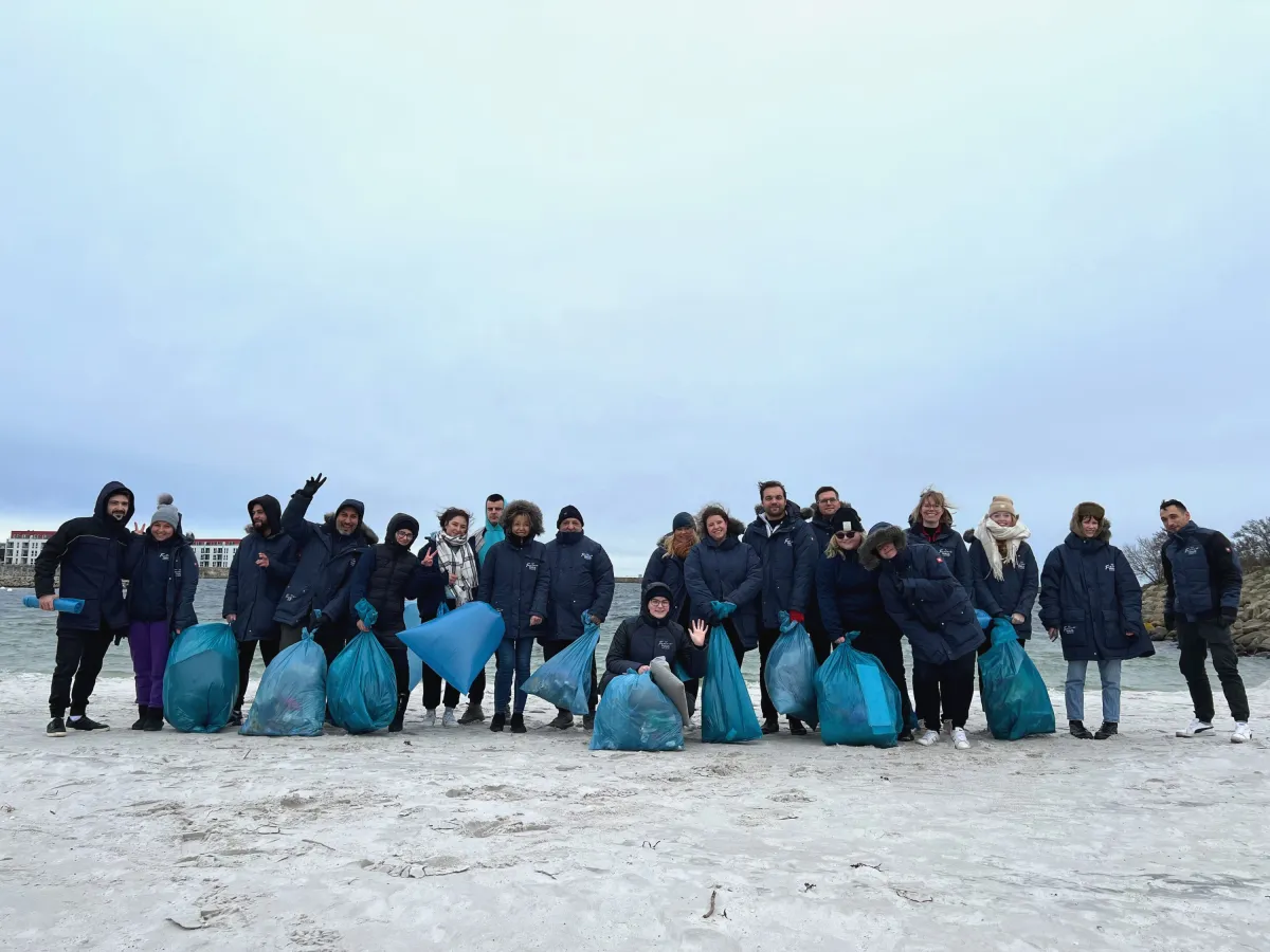 Bereits im März sammelte das Team der FERIENHAUS-AGENTUR jede Menge Müll (© Die FERIENHAUS-AGENTUR GmbH)