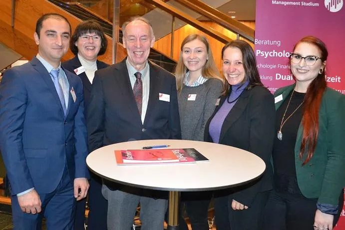 Bild: HdWM: Management-Hochschule präsentiert sich hervorragend beim Neujahrsempfang der Stadt Mannheim