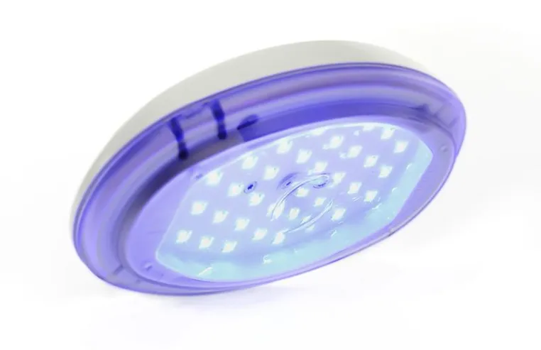 Bild: Ins blaue Licht gerückt: Neuartige Therapie bei Schuppenflechte – Philips Blue Control