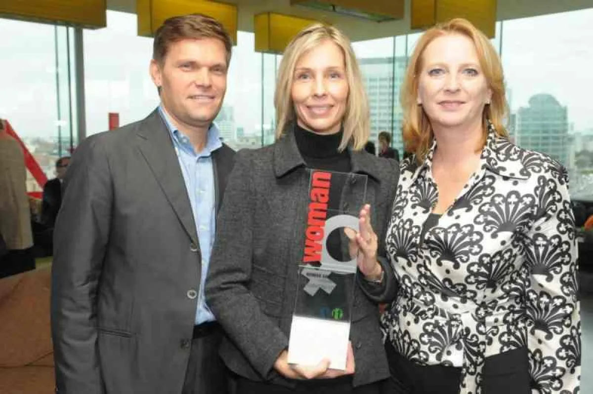 InterSky-Geschäftsführer Claus Bernatzik und Maria Bernatzik, Sales und Marketing InterSky, bei der Verleihung des „Woman Awards“ mit Infrastruktur-Ministerin Doris Bures (von links).