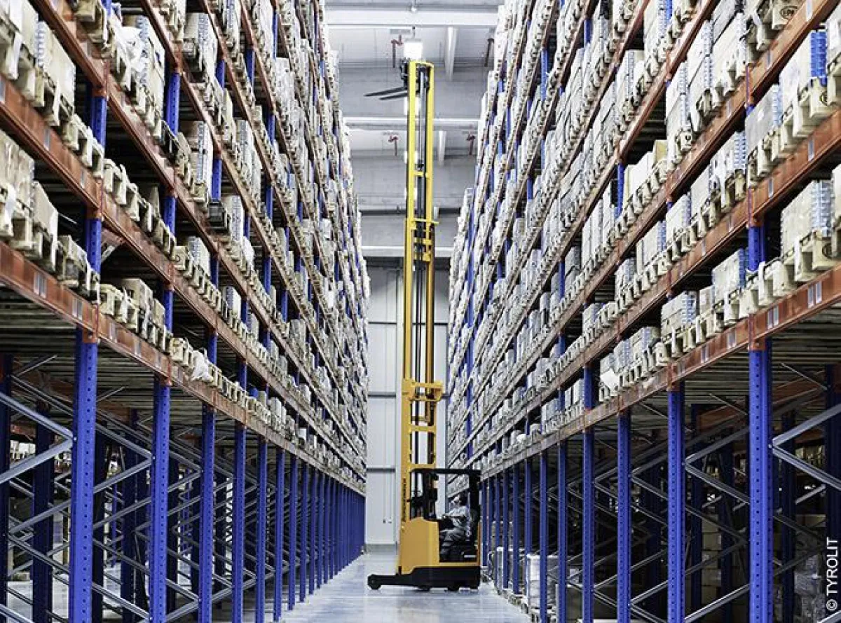 Innenansicht des neuen TYROLIT Lagers in Benátky nad Jizerou