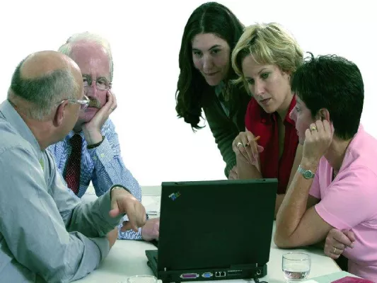 Ideen aufspüren mit neuen Techniken - Innovationsworkshops in Unternehmen effizient gestalten Bild: Ideen aufspüren mit neuen Techniken - Innovationsworkshops in Unternehmen effizient gestalten