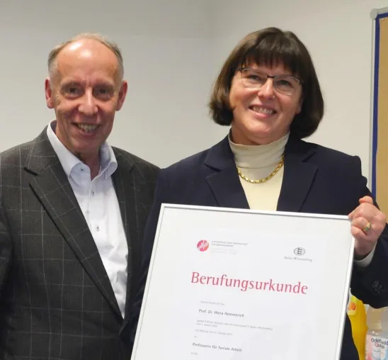 Bild: HdWM-Präsident Prof. Dr. Michael Nagy beruft Dr. Wera Hemmerich zur Professorin an Management-Hochschule