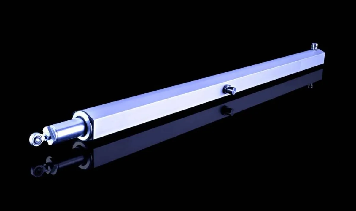 Innovation im Suntracking-Bereich: Mit Hilfe eines integrierten Kraftsensors schützt der Aton 2 die empfindlichen Photovoltaikpaneele zuverlässig vor hohen Wind- und Schneelasten. Quelle: elero Linear
