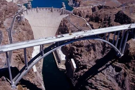 Bild: Amerikas neuestes Wunderwerk - Die neue Colorado River Bridge verkürzt die Anreise zum Grand Canyon West