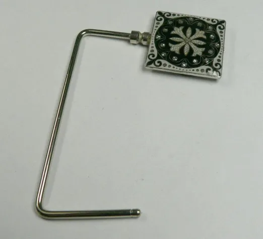 Bild: Glamourlook und Praktisches für die Handtasche