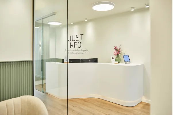 Praxisumbau abgeschlossen: JUST KFO schafft über 500 m² moderne Kieferorthopädie in Köln-Rodenkirchen Bild: Praxisumbau abgeschlossen: JUST KFO schafft über 500 m² moderne Kieferorthopädie in Köln-Rodenkirchen