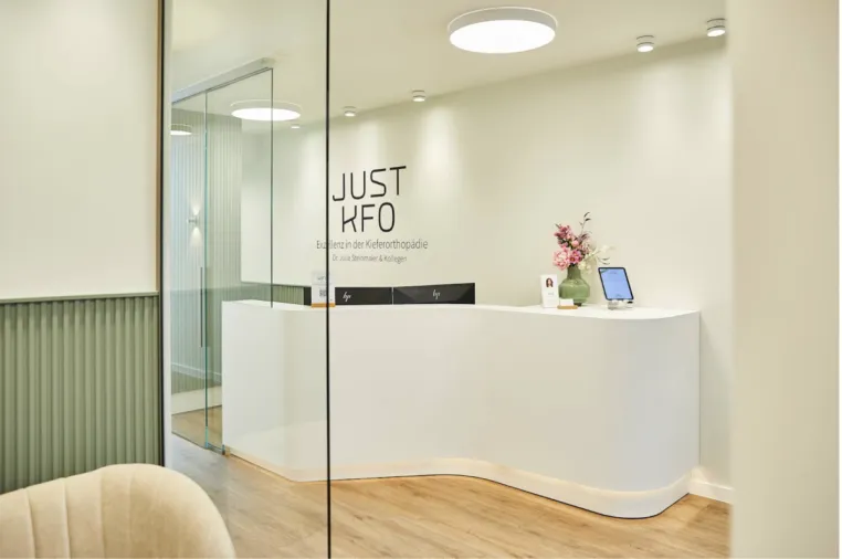 Bild: Praxisumbau abgeschlossen: JUST KFO schafft über 500 m² moderne Kieferorthopädie in Köln-Rodenkirchen