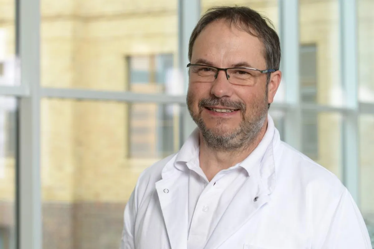 Dr. Volkmar Hanisch. Foto: Klinikum Niederlausitz / Steffen Rasche