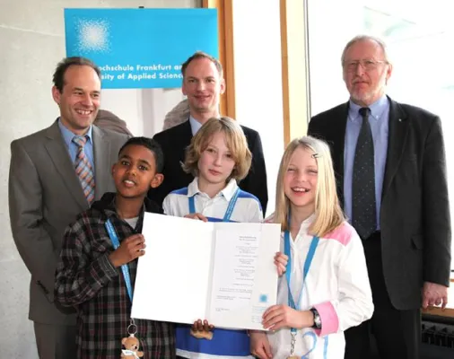 Bild: Schule, Wirtschaft und Wissenschaft vernetzen: Projekt „Technik entdecken“ startet