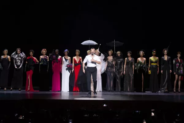 Bild: Präsentation der herausragenden Haute Couture-Kreationen auf der Fashion Week Spring-Summer 2024