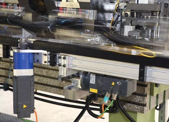 Entscheidender Schritt zur ölfreien Maschine. Erster Servotransfer im Einsatz Bild: Entscheidender Schritt zur ölfreien Maschine. Erster Servotransfer im Einsatz