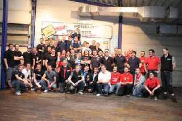 Bild: Faires Rennen der Kfz-Spezialisten Auto-Kart-Cup 2012 auf der Speed-Indoorkartbahn