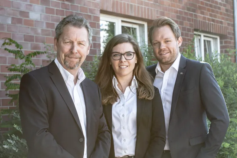 Mit neuer Doppelspitze in die Zukunft: Generationswechsel beim Bremer Familienunternehmen Suhren Bild: Mit neuer Doppelspitze in die Zukunft: Generationswechsel beim Bremer Familienunternehmen Suhren
