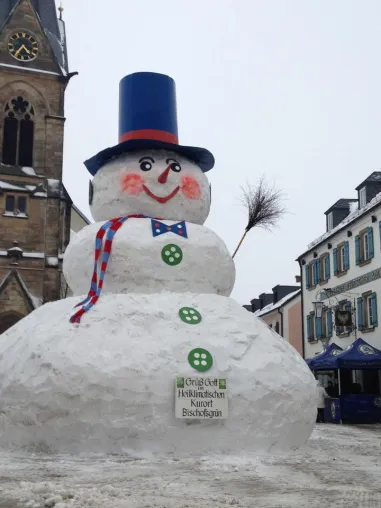Deutschlands größter Natur-Schneemann im Fichtelgebirge Bild: Deutschlands größter Natur-Schneemann im Fichtelgebirge