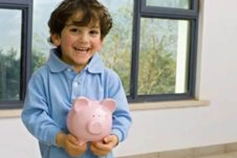 Bild: Deutsche Vermögensberatung (DVAG) gibt Tipps, wie Kinder von klein auf lernen, mit Geld umzugehen