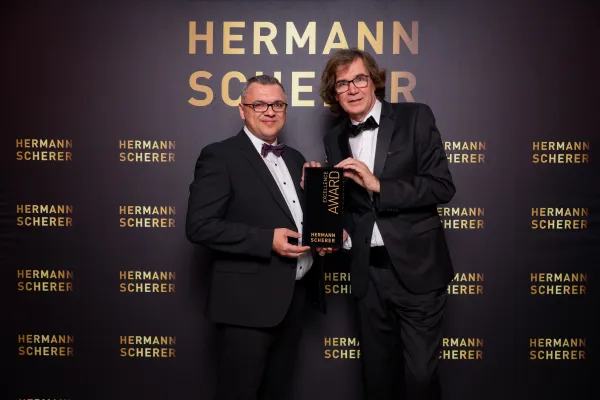 Bild: Maxim Lang: Von der Krise zum internationalen Erfolg – Auricher Redner gewinnt internationalen Speaker Slam