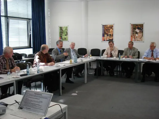 Lehr-Curriculum für den „Multimedia-Techniker für Optische Polymerfaseranwendungen“ Bild: Lehr-Curriculum für den „Multimedia-Techniker für Optische Polymerfaseranwendungen“