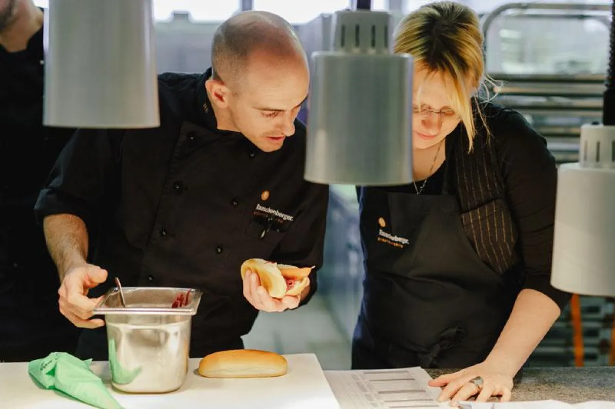 Roman Eisenhauer, Rauschenberger Catering, mit Yvonne Müller, marbet (Foto: Rauschenberger Catering)