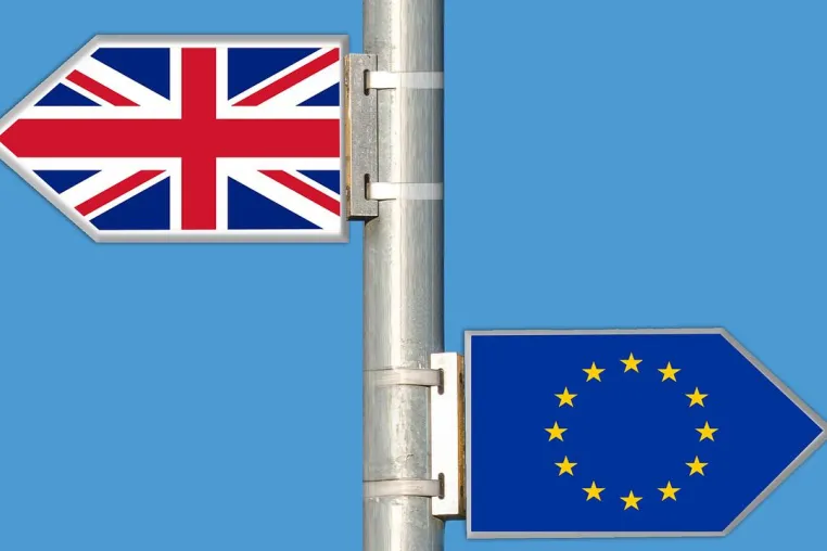Bild: Brexit: Parken mitten auf der Autobahn - und Mays kühner Rücktrittsvorschlag