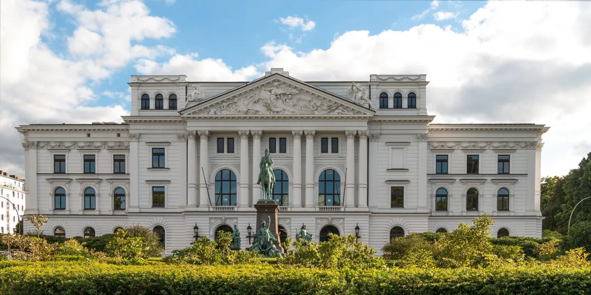 Das Rathaus in Altona | STEINHAUS Immobilien
