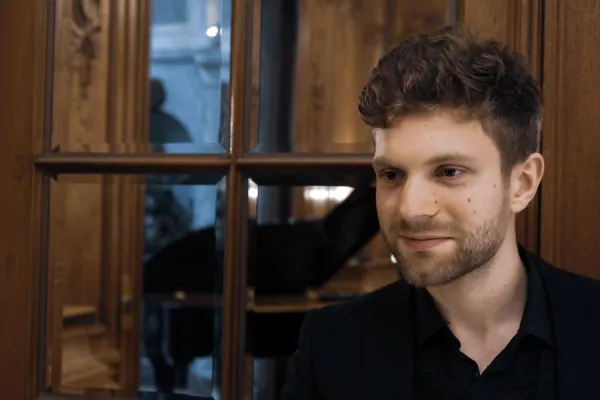 Bild: Online-Live-Konzert am 9. Juni mit Emil Reinert am Klavier
