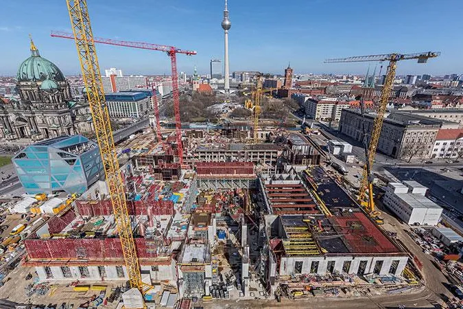 Schalung und Gerüst aus einer Hand für Berliner Stadtschloss Bild: Schalung und Gerüst aus einer Hand für Berliner Stadtschloss