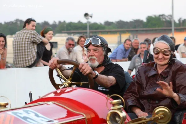 Bild: Umfangreiche Bildsammlung vom Weltrekordversuch mit historischen Fahrzeugen auf dem Hockenheimring