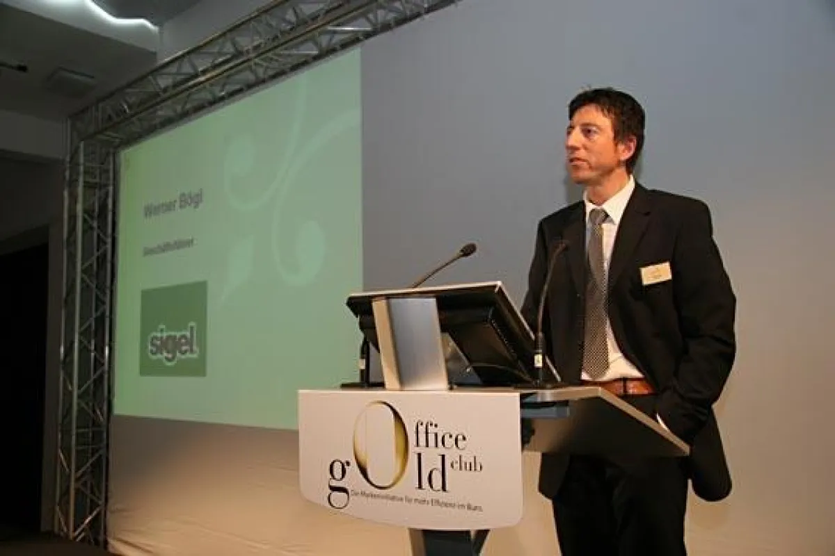 Eröffnungsrede der Office Gold Club Roadshow durch Herrn Bögl (Geschäftsführer bei Sigel GmbH)