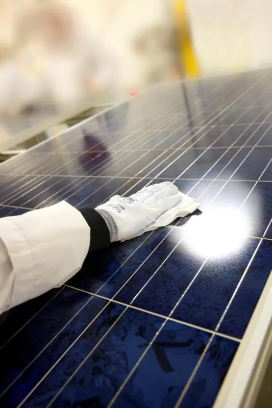 Solarmodul in der Produktionsstätte von Canadian Solar in Guelph in Ontario