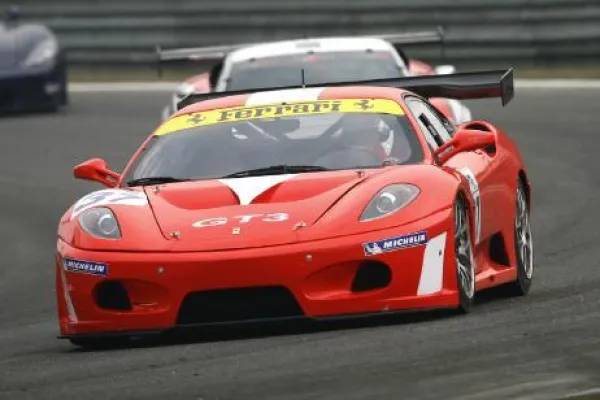 Bild: “Start the Engines, please!”: TopLiving  sponsert  Kremer  Racing