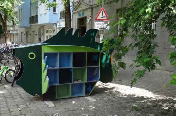 Bild: Der Bücherfisch - ein neuer öffentlicher Bücherschrank im Prenzlauer Berg