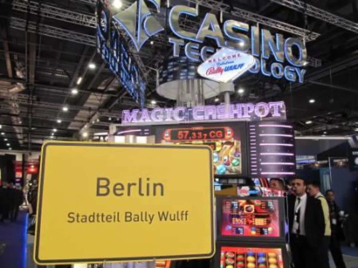 BALLY WULFF auf der ICE in London