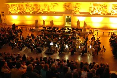 MUSEUMSINSELFESTIVAL 2006 MIT FURIOSEM KLANGRAUSCH VOR DEM PERGAMONALTAR ERÖFFNET Bild: MUSEUMSINSELFESTIVAL 2006 MIT FURIOSEM KLANGRAUSCH VOR DEM PERGAMONALTAR ERÖFFNET