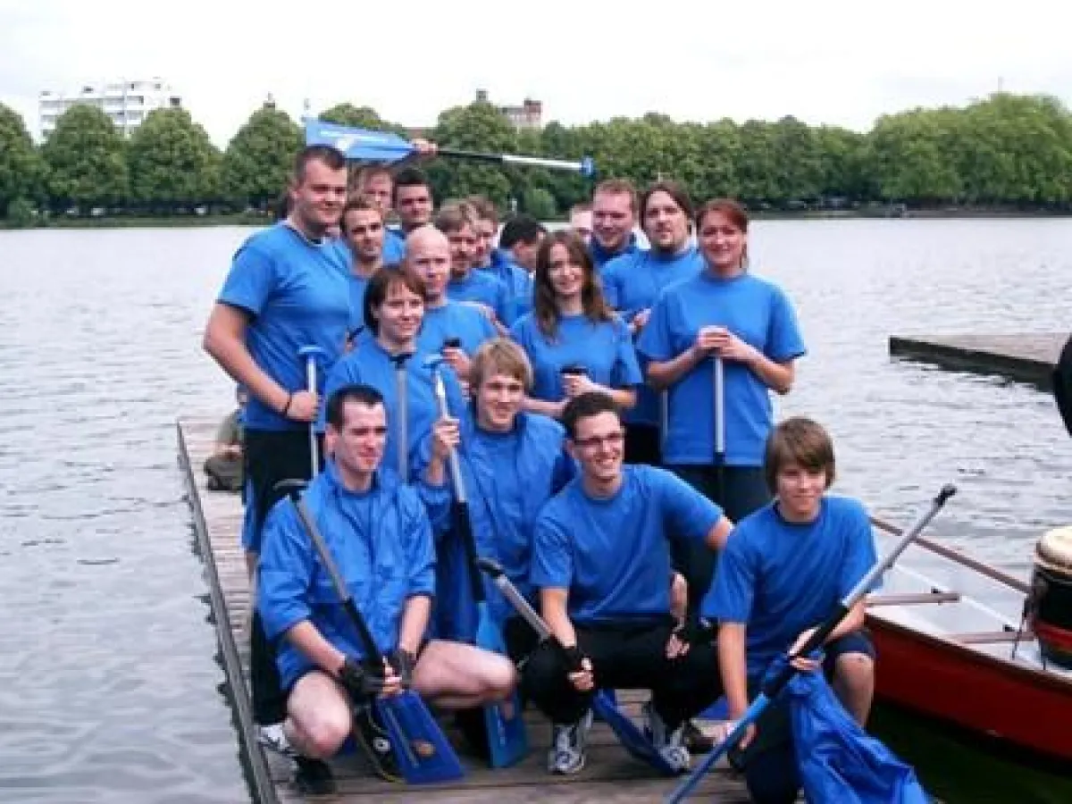 Das service94-Team will beim Drachenboot-Rennen in Hannover seinen Vorjahressieg verteidigen