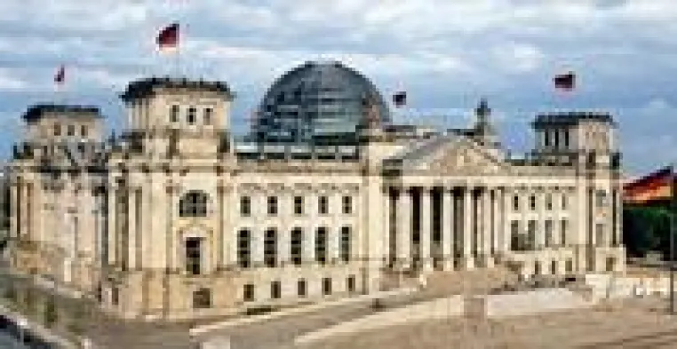 Bild: Energieeffizienz ausgezeichnet: Fraunhofer-Institut für Bauphysik erstellt Energieausweis für den Reichstag
