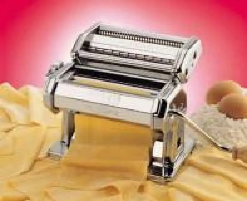 Pastamaschine zum Auswalzen von Lasagneteig
