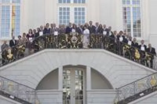 Auszeichnung für zukunftsorientierte Unternehmensführung der Meavision Media GmbH und der AlphaPeg Media GmbH Bild: Auszeichnung für zukunftsorientierte Unternehmensführung der Meavision Media GmbH und der AlphaPeg Media GmbH