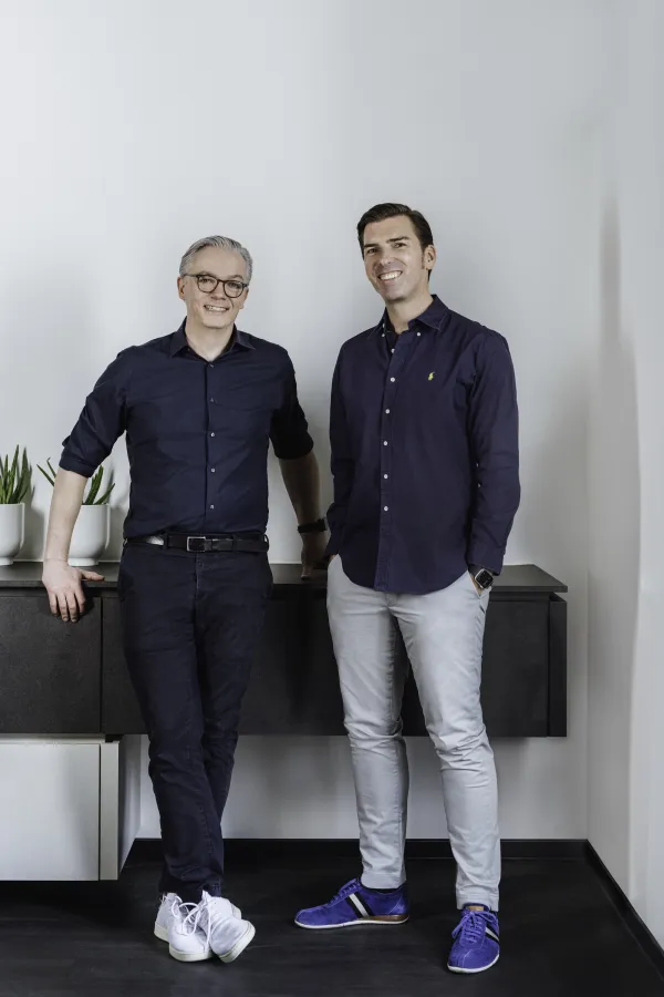 Michael Buschmann (li) und Oliver Gangnus (re), Geschäftsführer der takevalue Consulting GmbH (© takevalue Consulting GmbH)