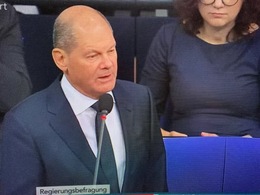 Bild: Bundeskanzler Scholz gibt im Bundestag feste Zusage für das Ende der Doppelverbeitragung