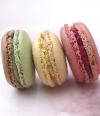 Bild: LANCIERUNG DER MACARONS VOM FRANZÖSISCHEN STAR-PÂTISSIER FREDERIC CASSEL