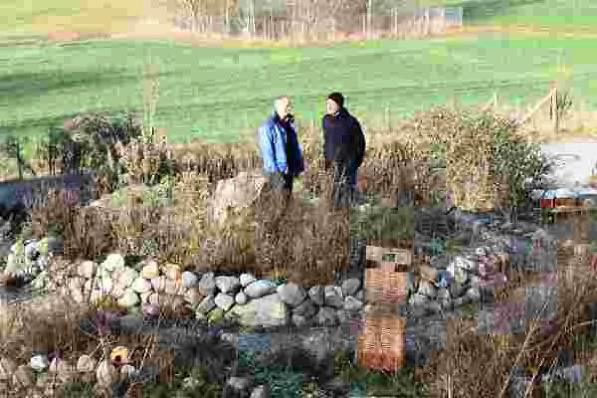 Peter Ziemer (li.) entwickelt zusammen mit Albert-Jan Brunzema Ideen für den Garten.