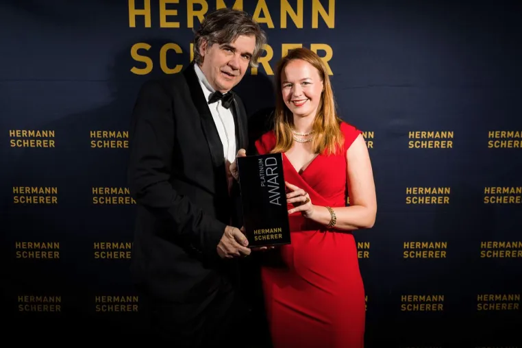 Bild: Führungsexpertin Laura von der Groeben gewinnt Platin Award