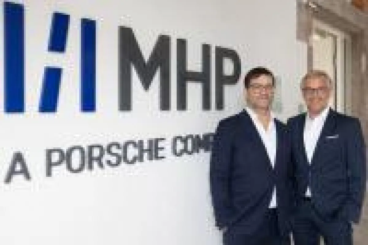 Dr. Ralf Hofmann (rechts) und Christoph Joos (links) (Quelle: MHP)