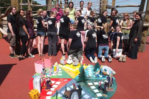 Bild: Kreativität gefragt - Ergotherapie-Schüler der Hochschule Fresenius entwickeln therapeutisches Spiel