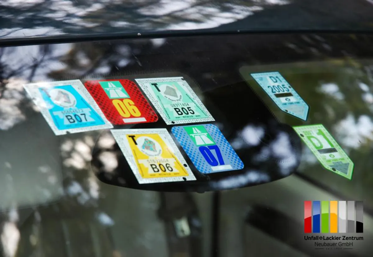 Aufkleber lösen fotolia©Zoschy