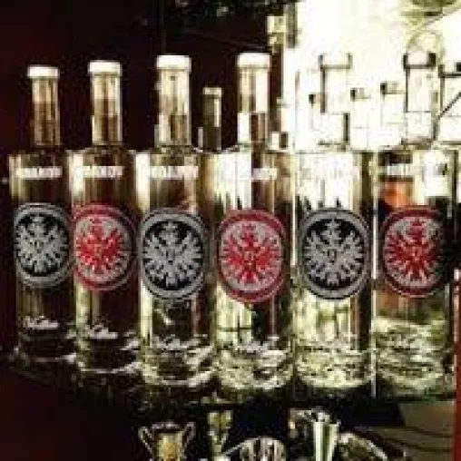 Iordanov Vodka tourt mit riesigen Ford F650 Stretchlimousinen zu Europas angesagtesten Clubs und Diskothe Bild: Iordanov Vodka tourt mit riesigen Ford F650 Stretchlimousinen zu Europas angesagtesten Clubs und Diskothe