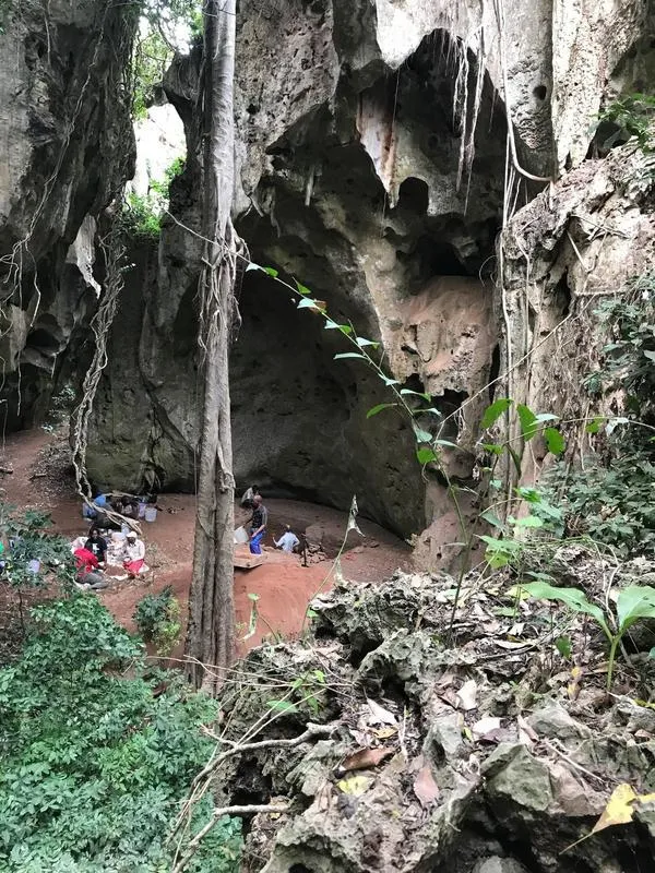 Ausgrabungen in der Panga ya Saidi Hoehle in Kenia durch ein internationales Team vom Max-Planck-Institut fuer Menschheitsgeschichte und dem Nationalmuseum in Kenia. (Michael Petraglia)