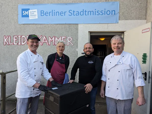 4.000 Kellen Suppe von aveato Catering gegen Hunger und Not in Berlin Bild: 4.000 Kellen Suppe von aveato Catering gegen Hunger und Not in Berlin