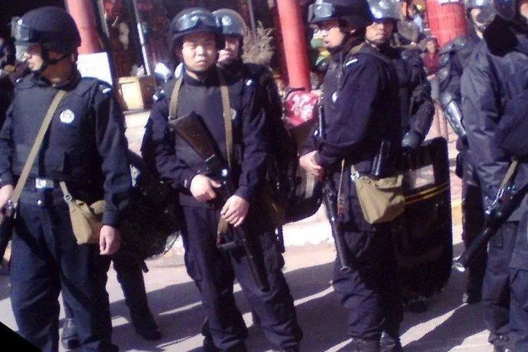 Tibetische Schüler in Machu protestieren trotz scharfer Sicherheitsmaßnahmen, zahlreiche Festnahmen Bild: Tibetische Schüler in Machu protestieren trotz scharfer Sicherheitsmaßnahmen, zahlreiche Festnahmen